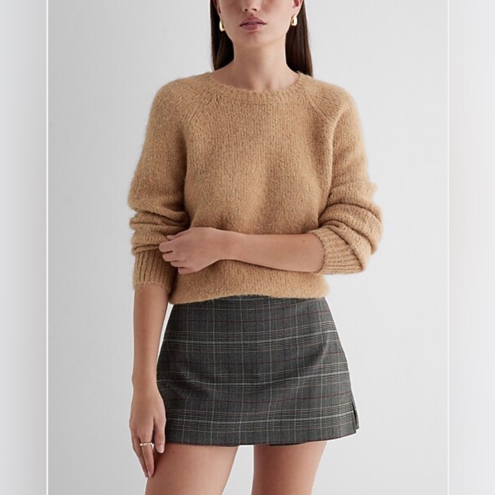 Express Camel Fuzzy Knit Wool Blend Crewneck Old Money Sweater Medium.